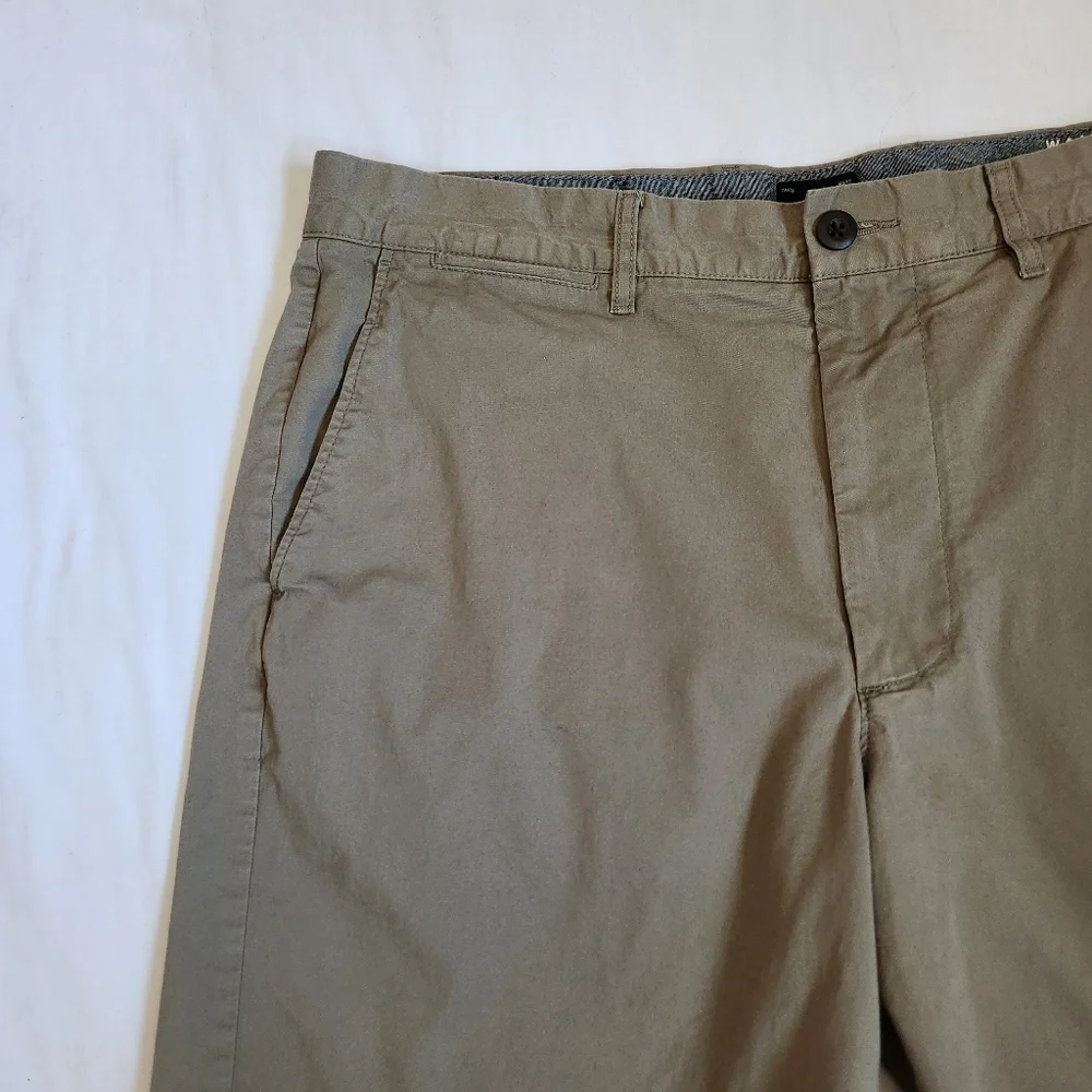 J. Crew men's shorts Chino green 35×9